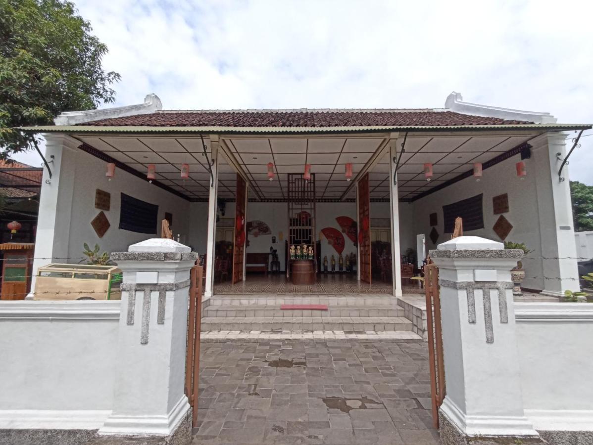 Mruyung Guest House Kota Lama Banyumas Mitra Reddoorz Dış mekan fotoğraf