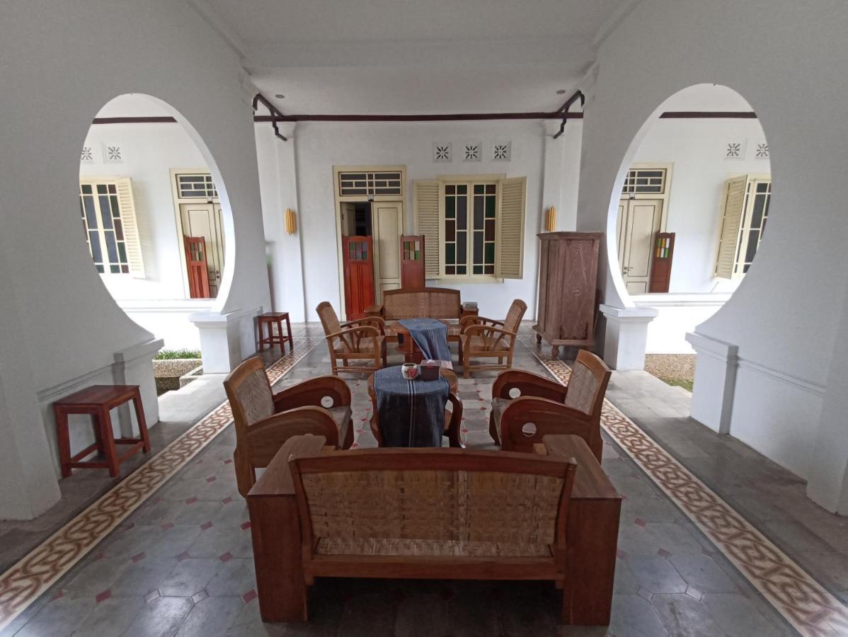 Mruyung Guest House Kota Lama Banyumas Mitra Reddoorz Dış mekan fotoğraf